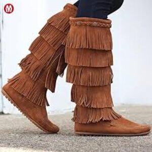 MINNETONKA Brown Suede 5-Layer Fringe Mocassin Boots Size 9